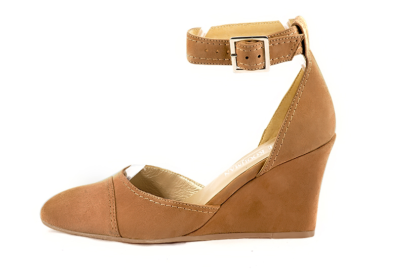 Camel beige women's open side shoes, with a strap around the ankle. Round toe. High wedge heels. Profile view - Florence KOOIJMAN